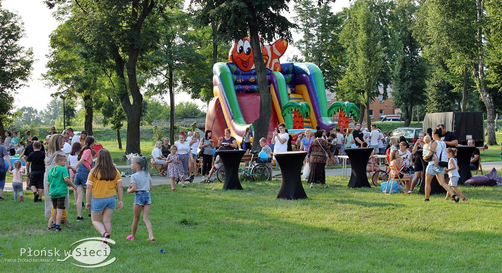 Plenerowa promocja szczepień w Raciążu