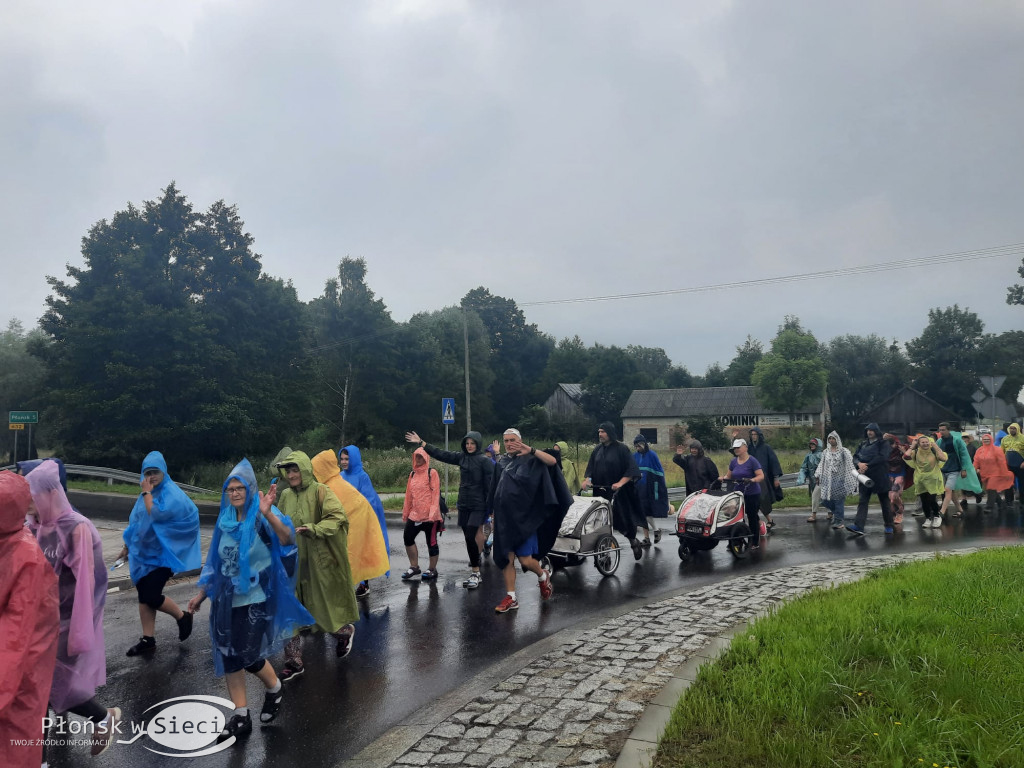 Pielgrzymi kroczą przez powiat płoński