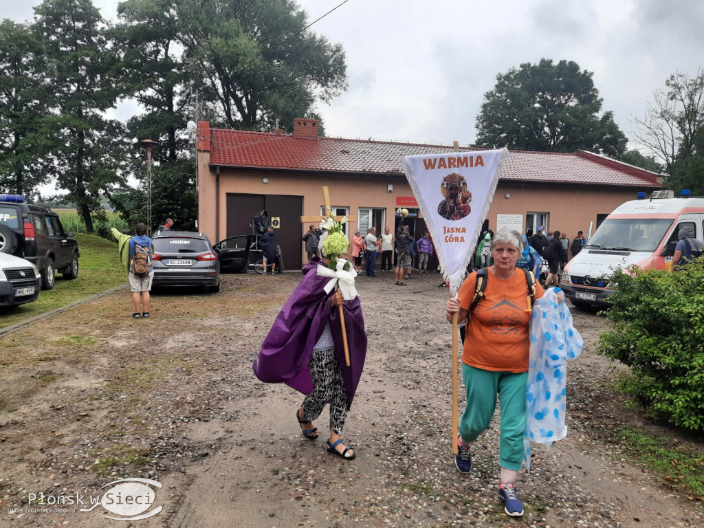 Pielgrzymi kroczą przez powiat płoński