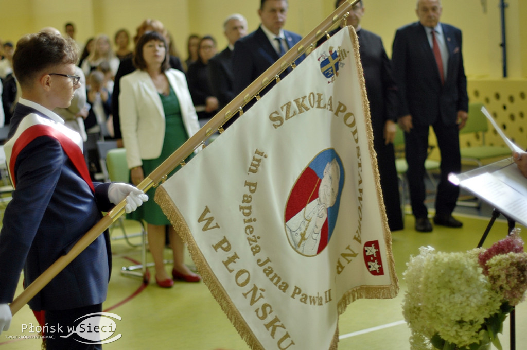 Nadanie sztandaru SP nr 4 w Płońsku