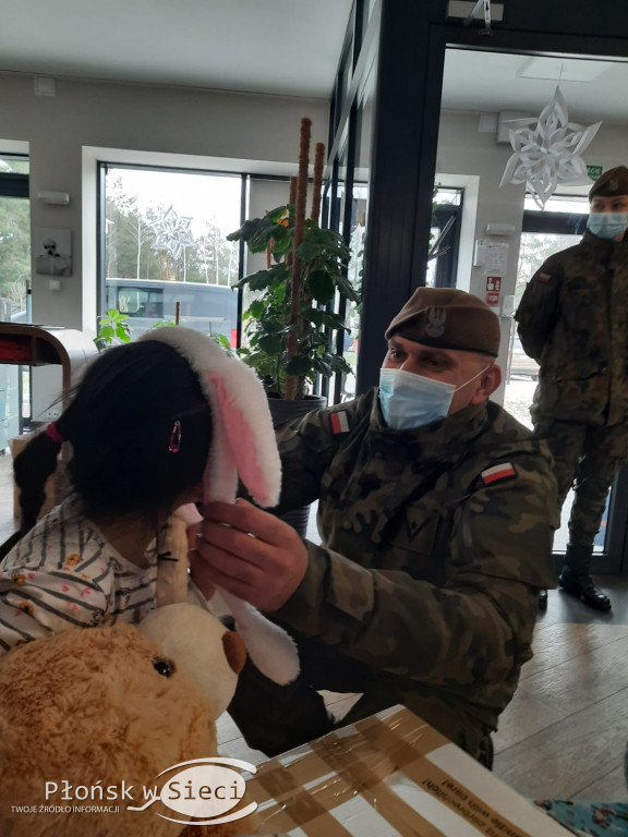 Terytorialsi z darami w Kraszewie Czubakach