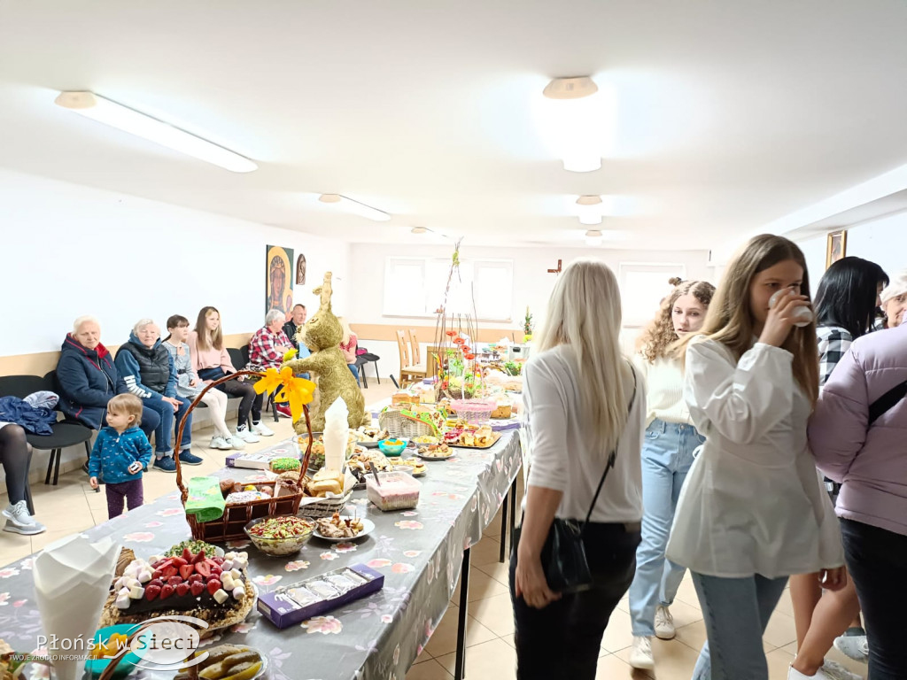 Wielkanocne śniadanie dla wojennych uchodźców