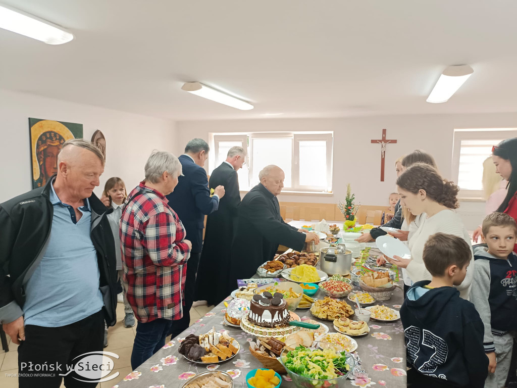 Wielkanocne śniadanie dla wojennych uchodźców