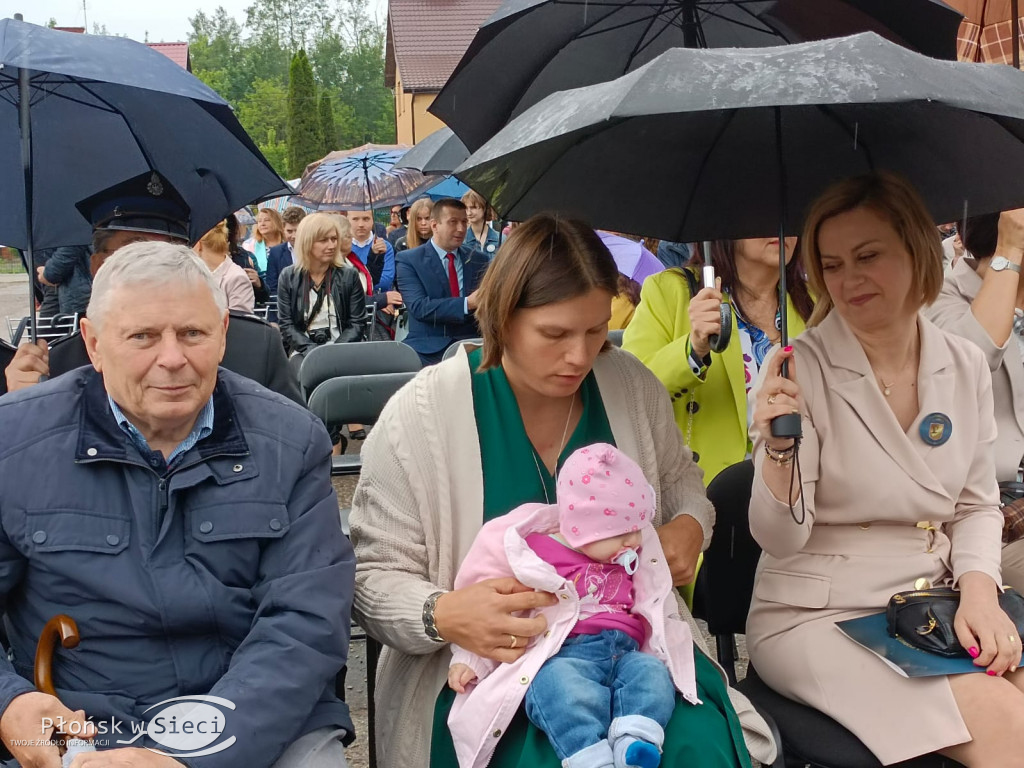 Podstawówka w Jońcu już ze sztandarem