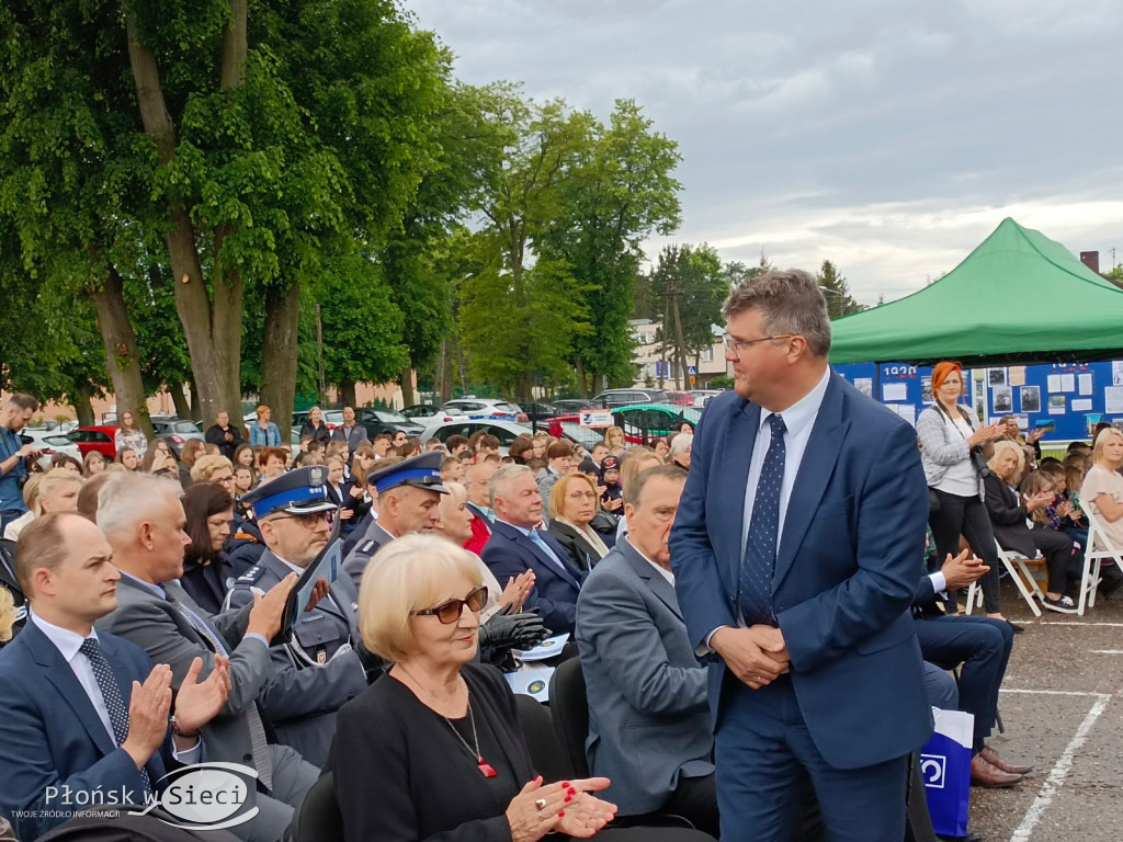 Podstawówka w Jońcu już ze sztandarem