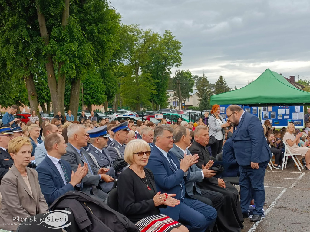 Podstawówka w Jońcu już ze sztandarem
