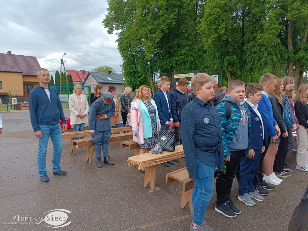 Podstawówka w Jońcu już ze sztandarem