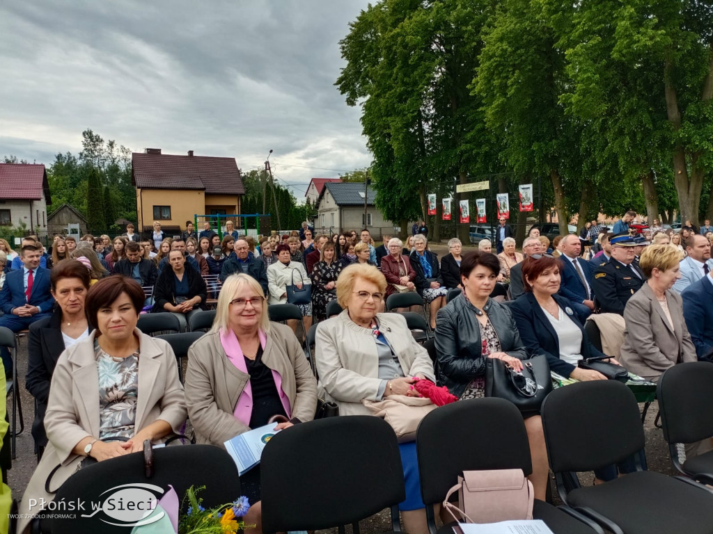Podstawówka w Jońcu już ze sztandarem