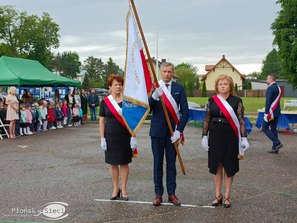 Podstawówka w Jońcu już ze sztandarem