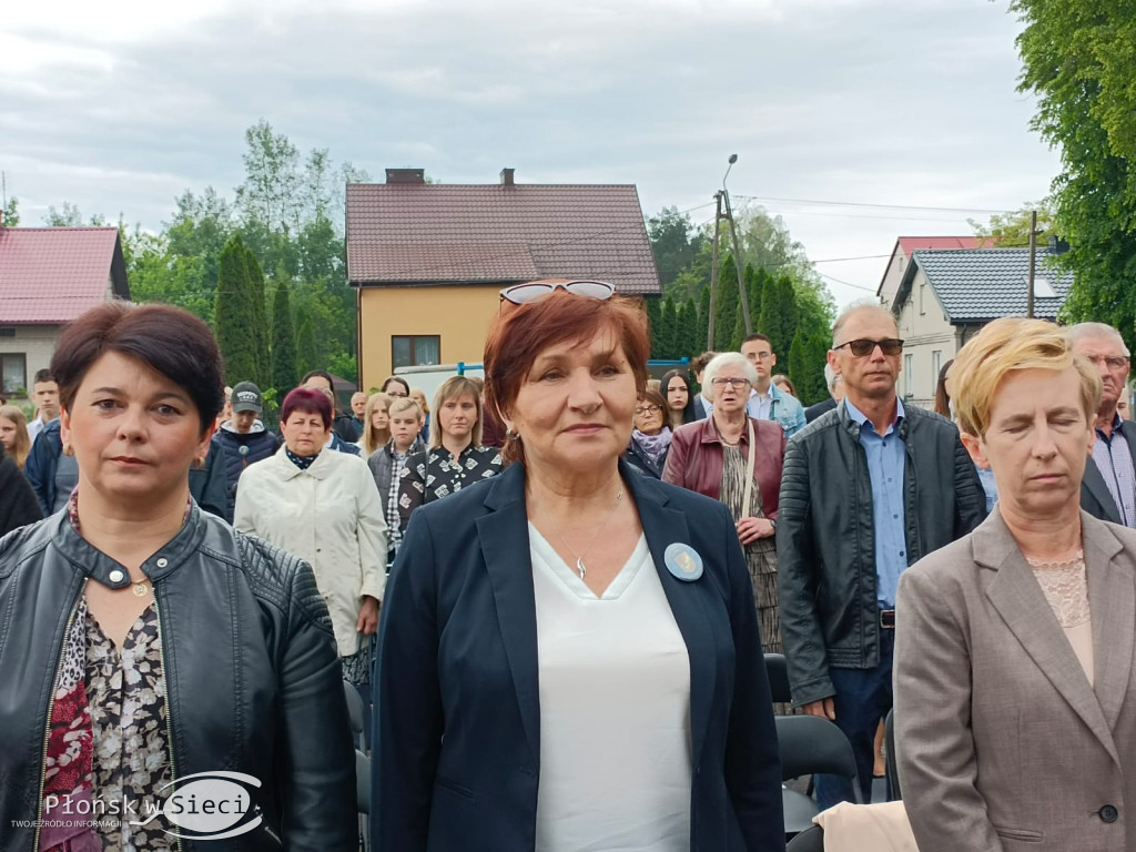 Podstawówka w Jońcu już ze sztandarem