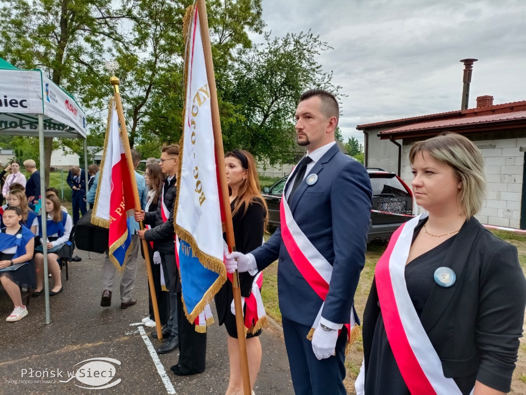 Podstawówka w Jońcu już ze sztandarem