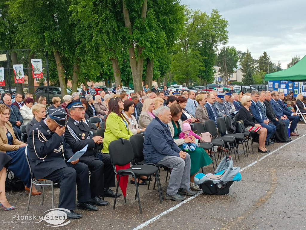 Podstawówka w Jońcu już ze sztandarem