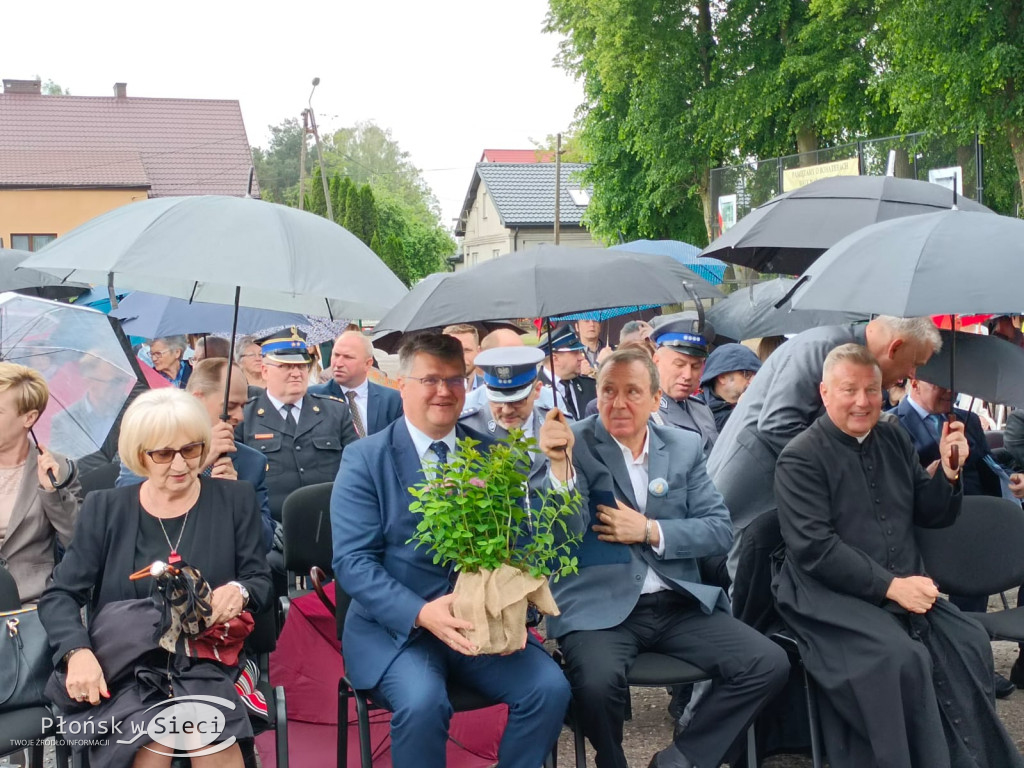 Podstawówka w Jońcu już ze sztandarem