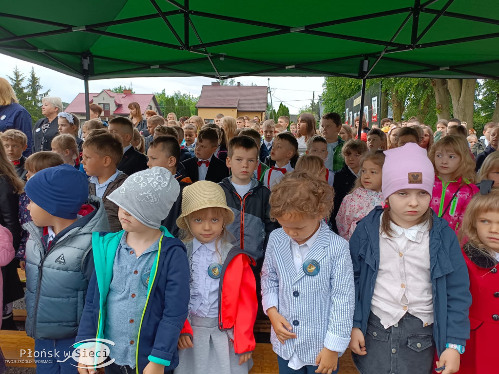 Podstawówka w Jońcu już ze sztandarem