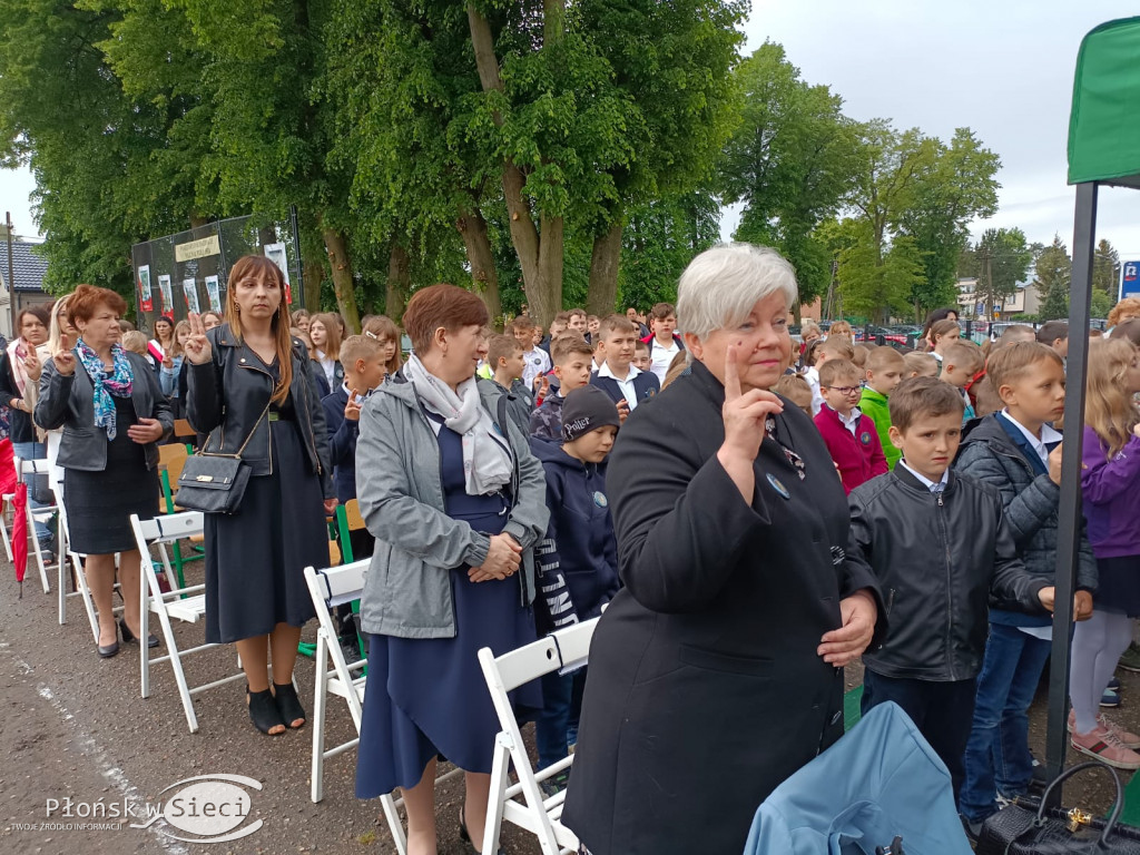 Podstawówka w Jońcu już ze sztandarem
