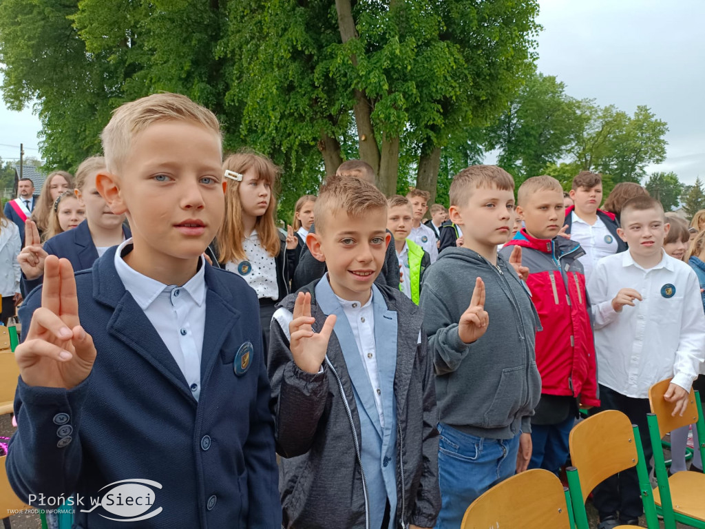 Podstawówka w Jońcu już ze sztandarem