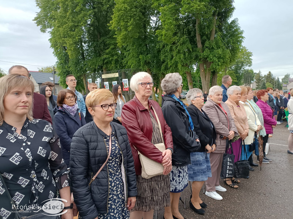 Podstawówka w Jońcu już ze sztandarem