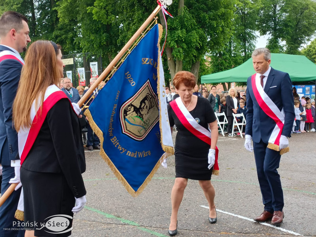 Podstawówka w Jońcu już ze sztandarem