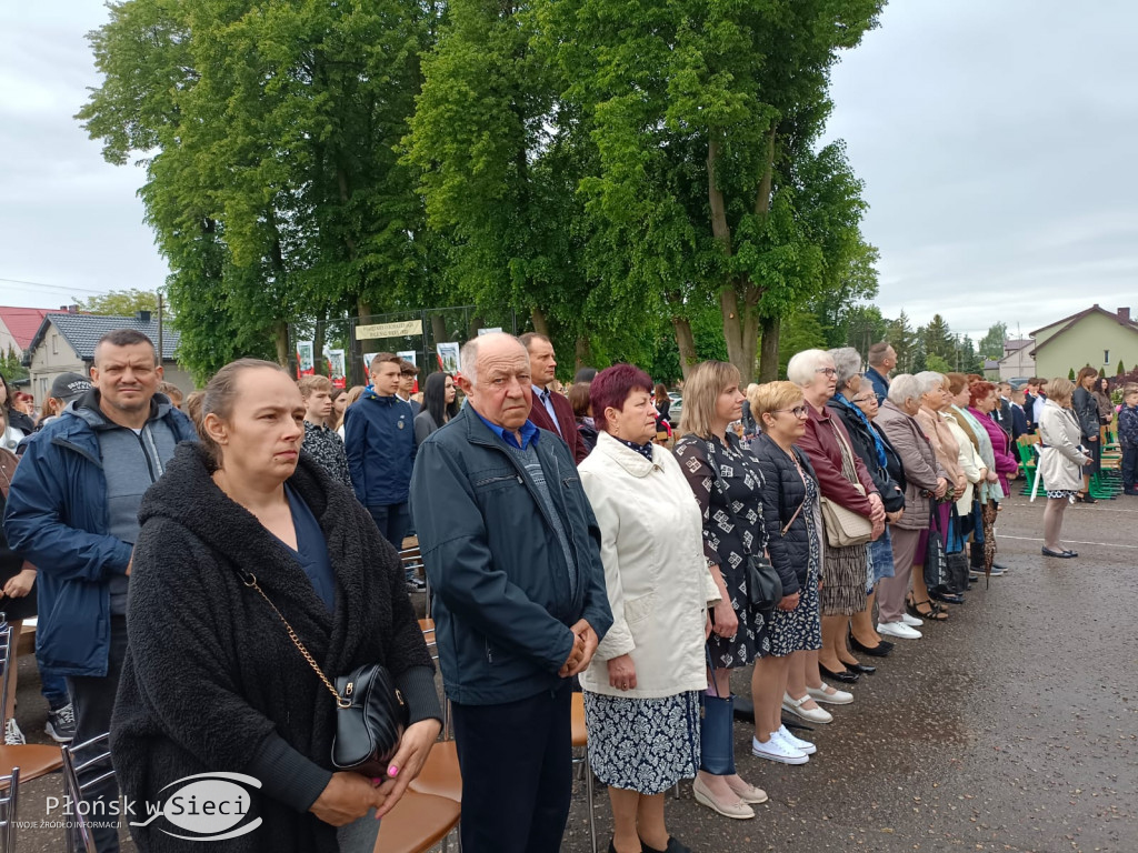 Podstawówka w Jońcu już ze sztandarem