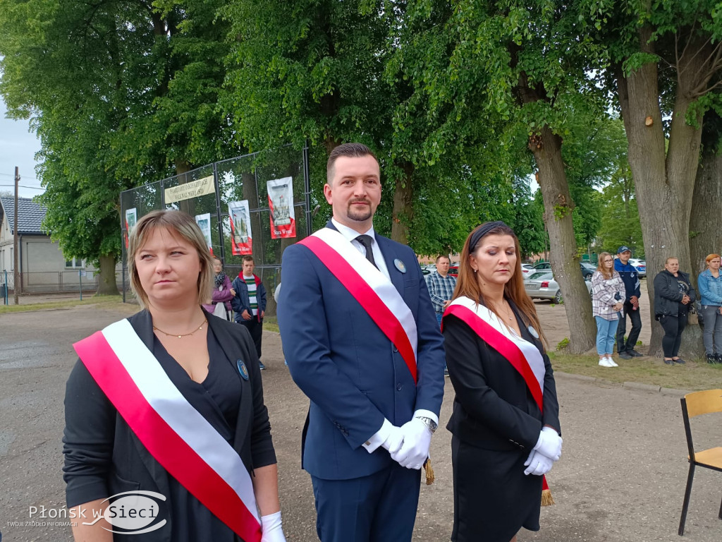 Podstawówka w Jońcu już ze sztandarem