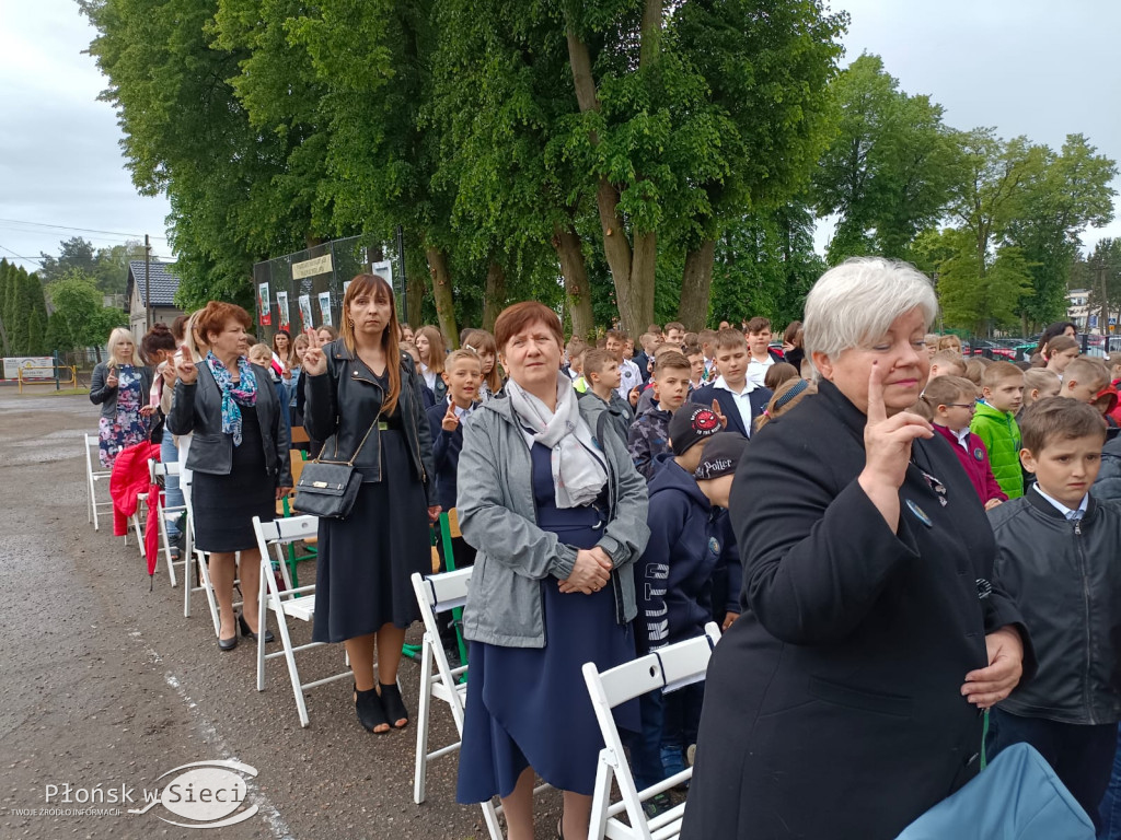 Podstawówka w Jońcu już ze sztandarem