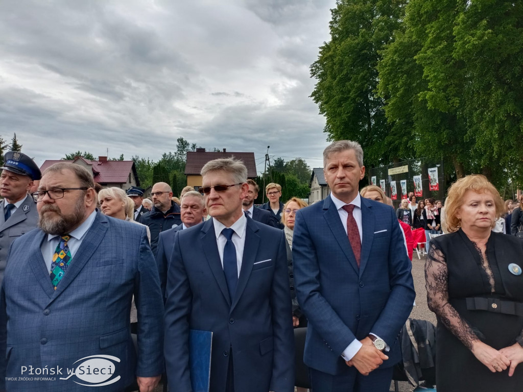 Podstawówka w Jońcu już ze sztandarem
