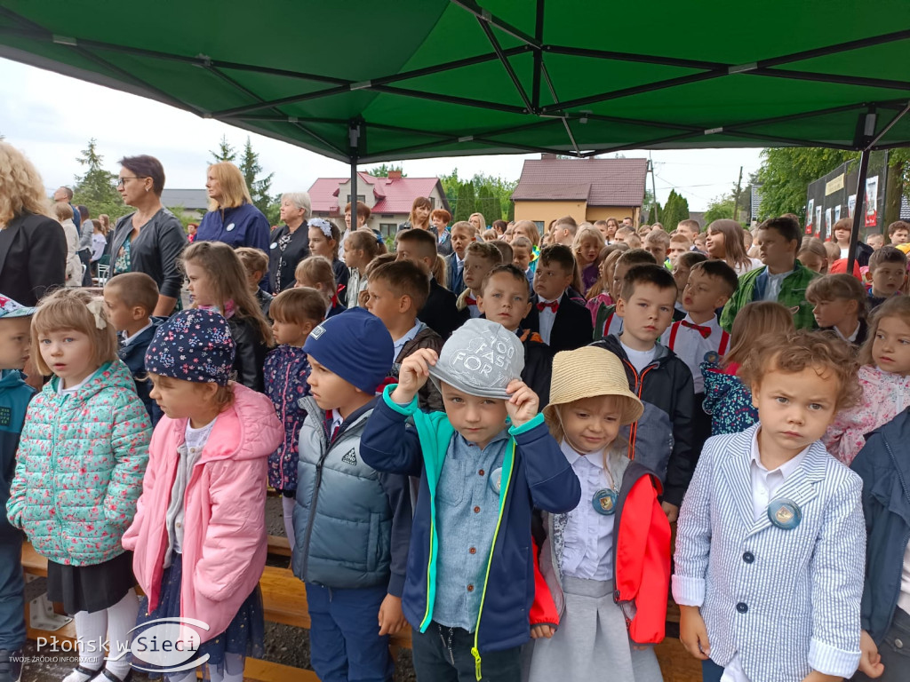 Podstawówka w Jońcu już ze sztandarem