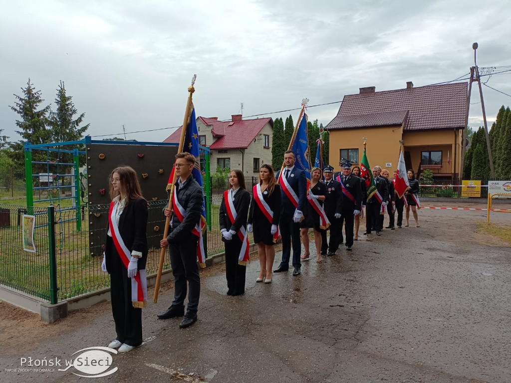 Podstawówka w Jońcu już ze sztandarem