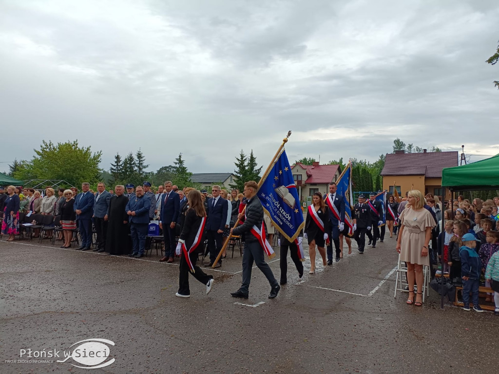 Podstawówka w Jońcu już ze sztandarem