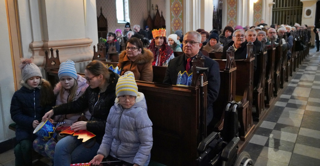 Raciążanie w tradycyjnym orszaku na Trzech Króli