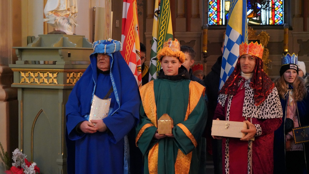 Raciążanie w tradycyjnym orszaku na Trzech Króli
