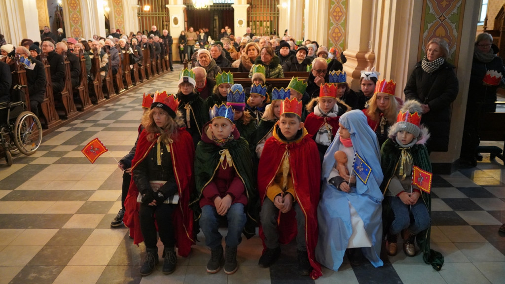 Raciążanie w tradycyjnym orszaku na Trzech Króli