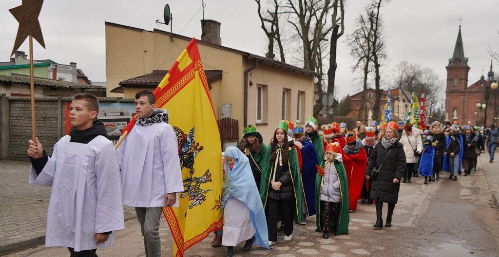 Raciążanie w tradycyjnym orszaku na Trzech Króli