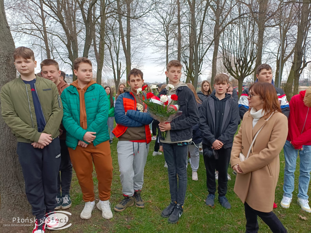 Pod katyńskim krzyżem...