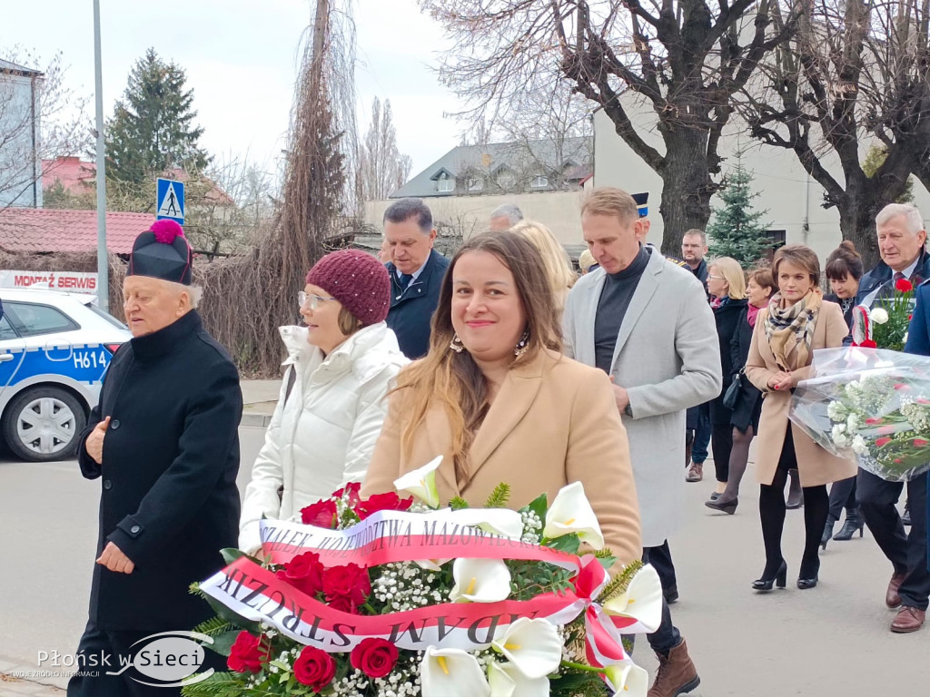 Pod katyńskim krzyżem...