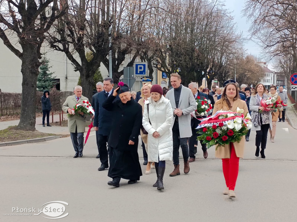 Pod katyńskim krzyżem...