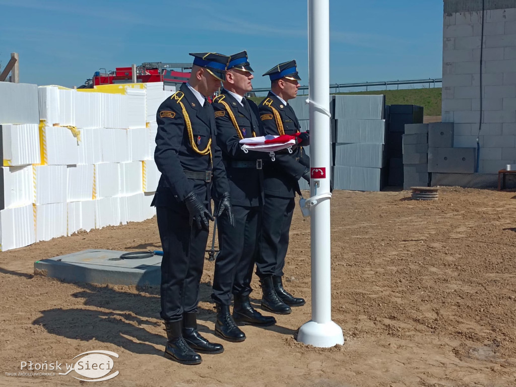 Wmurowali akt erekcyjny pod nową strażnicę
