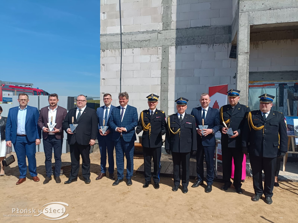 Wmurowali akt erekcyjny pod nową strażnicę