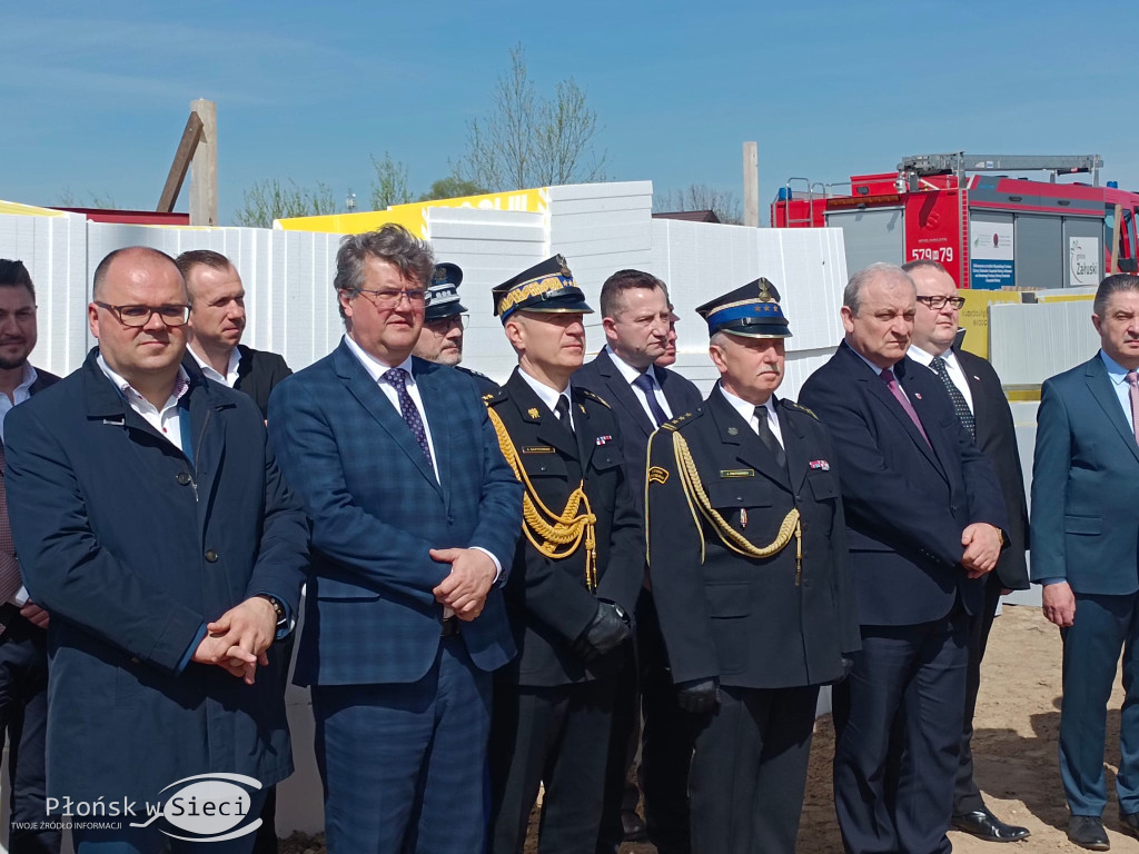 Wmurowali akt erekcyjny pod nową strażnicę