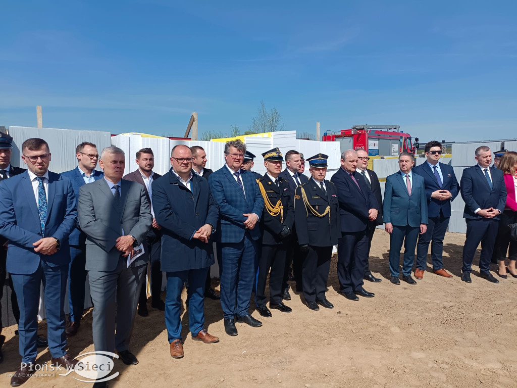 Wmurowali akt erekcyjny pod nową strażnicę