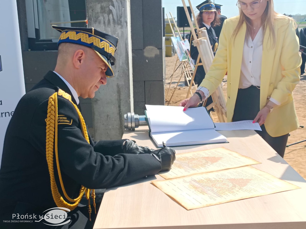 Wmurowali akt erekcyjny pod nową strażnicę