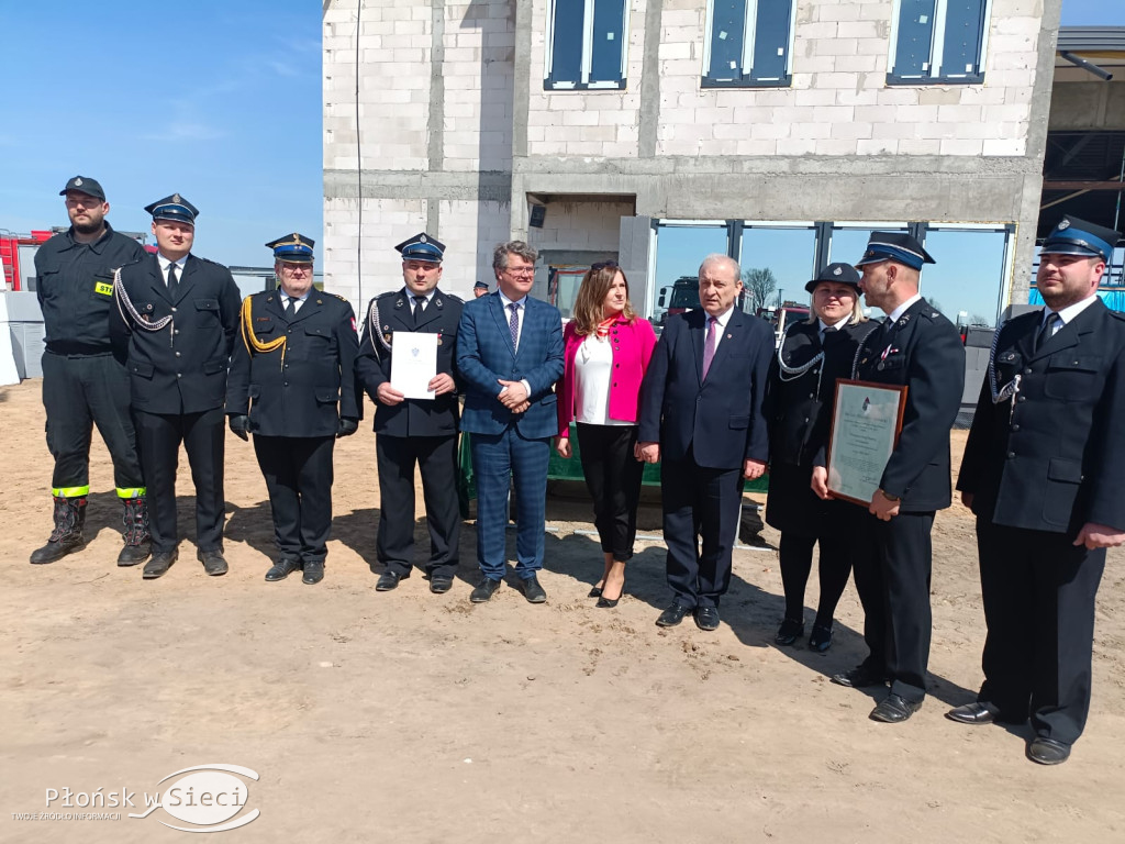 Wmurowali akt erekcyjny pod nową strażnicę