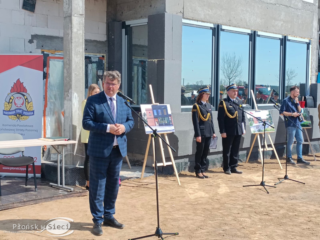 Wmurowali akt erekcyjny pod nową strażnicę