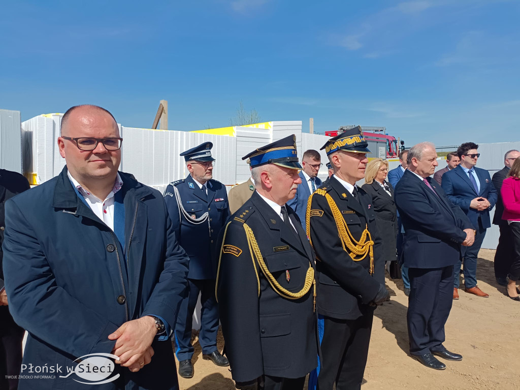 Wmurowali akt erekcyjny pod nową strażnicę
