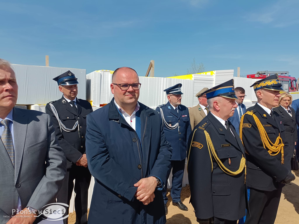 Wmurowali akt erekcyjny pod nową strażnicę