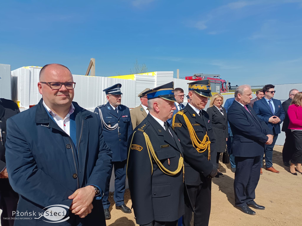 Wmurowali akt erekcyjny pod nową strażnicę