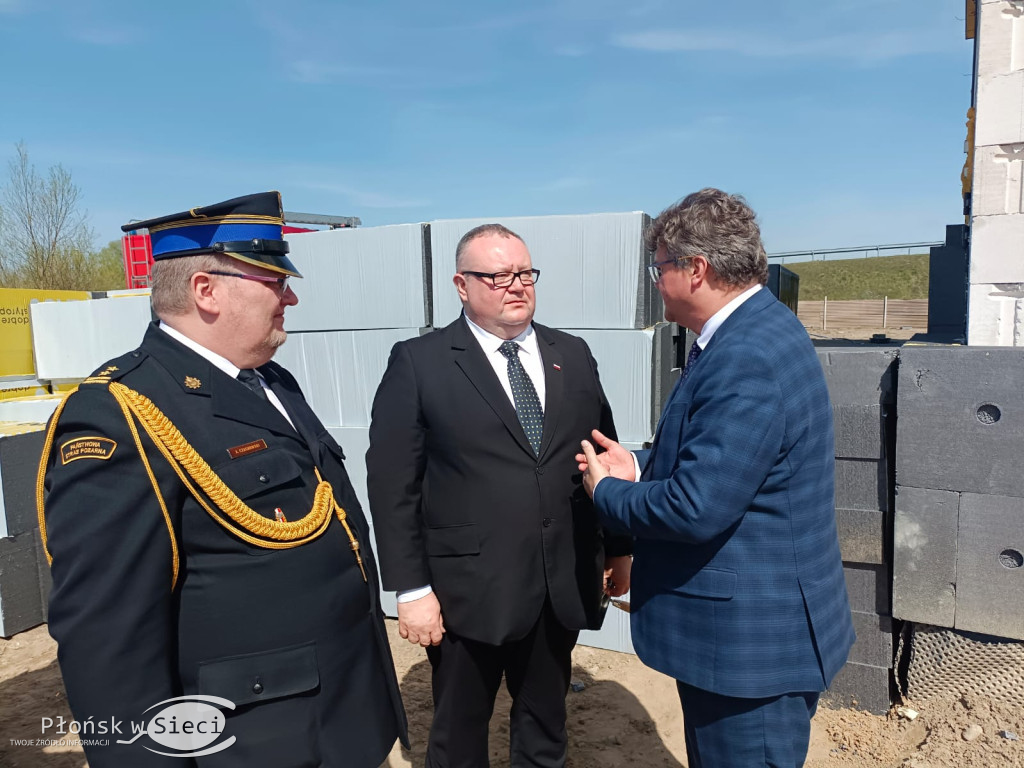 Wmurowali akt erekcyjny pod nową strażnicę