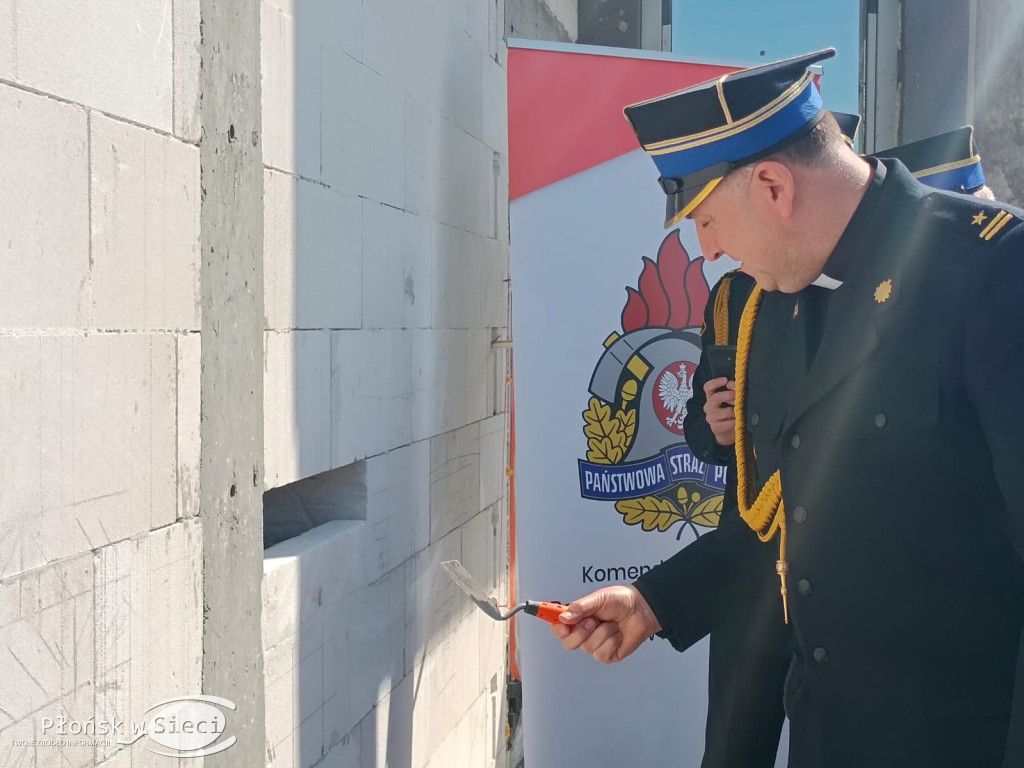 Wmurowali akt erekcyjny pod nową strażnicę