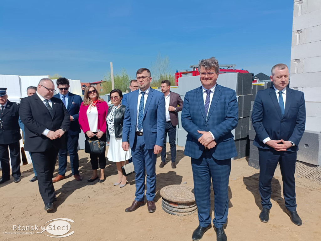 Wmurowali akt erekcyjny pod nową strażnicę