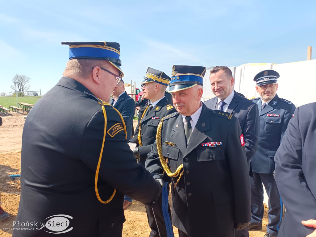 Wmurowali akt erekcyjny pod nową strażnicę